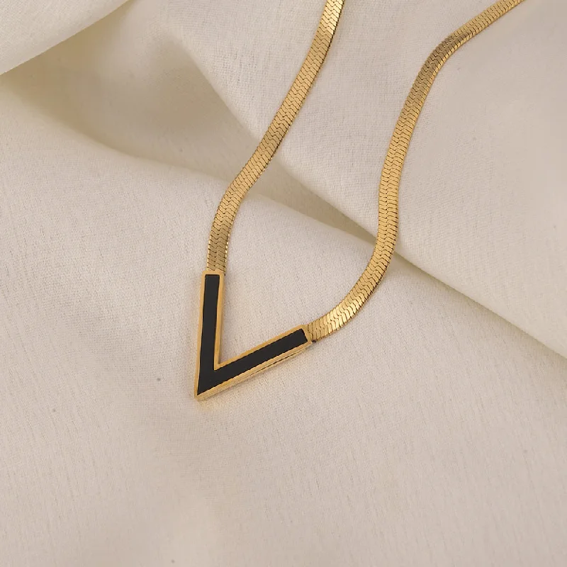 Simple necklaces and pendants with bar pendants for a sleek modern design-Black Vixen Necklace