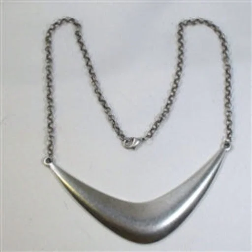 Necklaces and pendants with celestial starburst designs for a radiant look-Silver Necklace Boomerang Focus Necklace